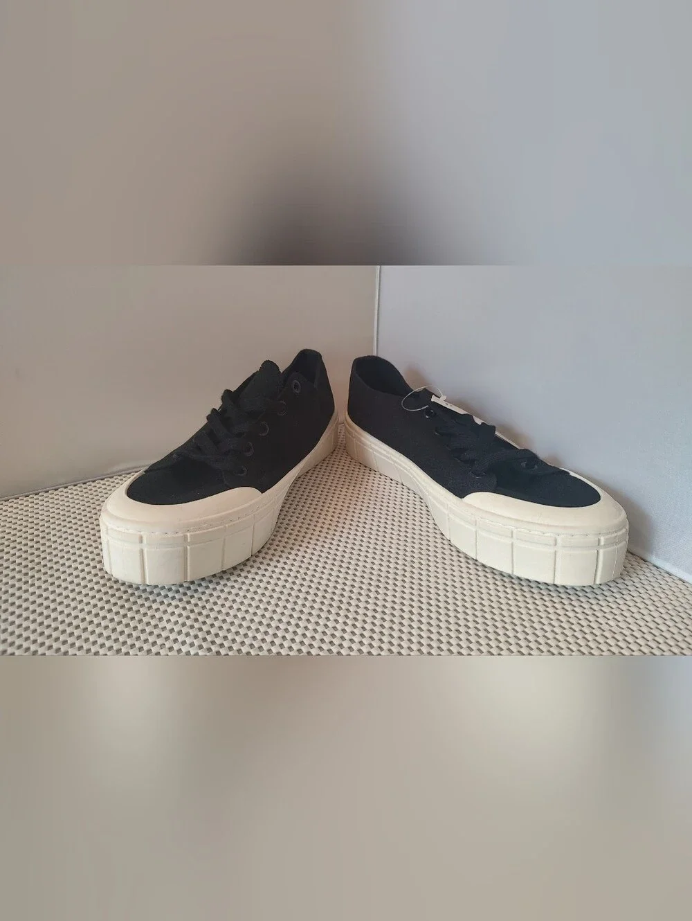 No Boundaries Women's Size 11 Low Chunky Lug Fashion Sneakers NWT Canvas